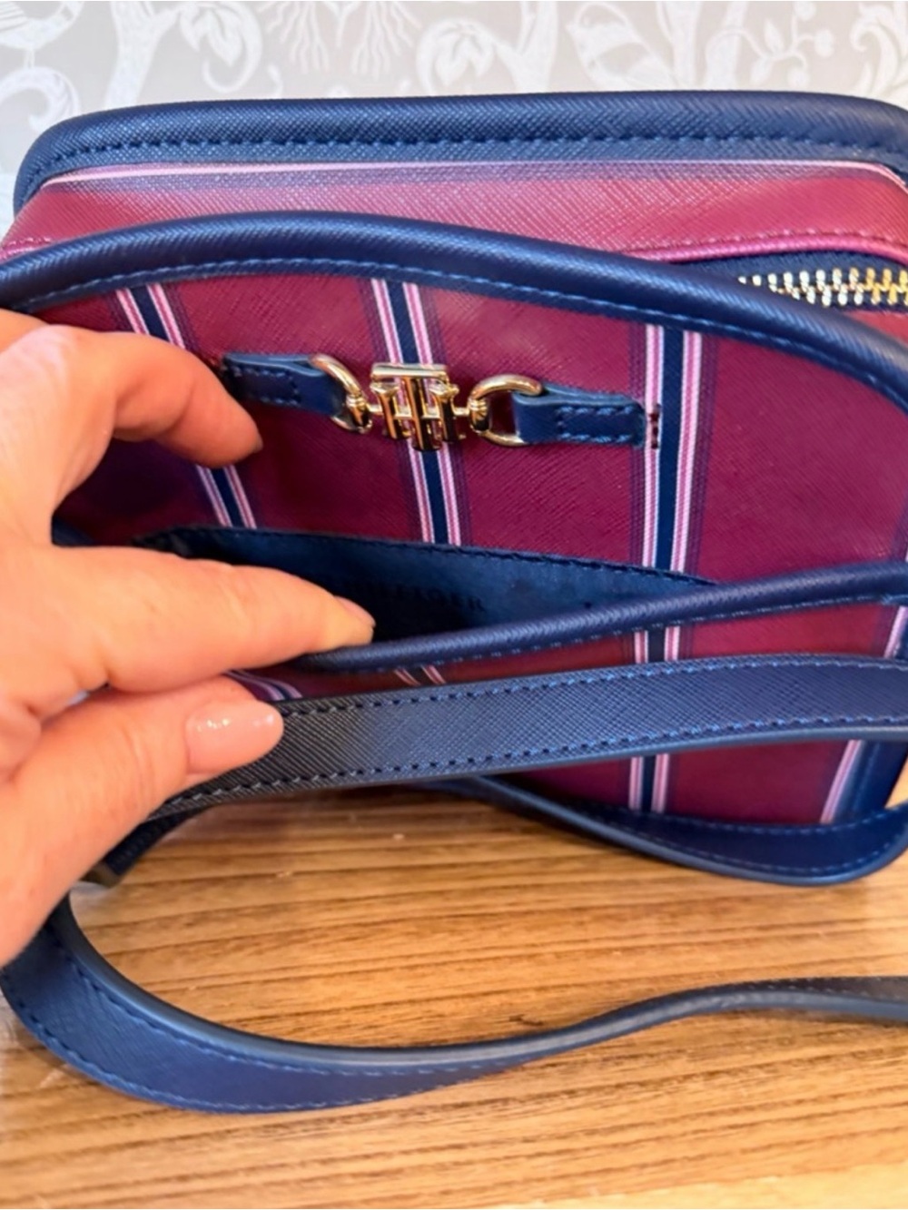Tommy Hilfiger Signature Stripe Crossbody Bag - Picture 6 of 15